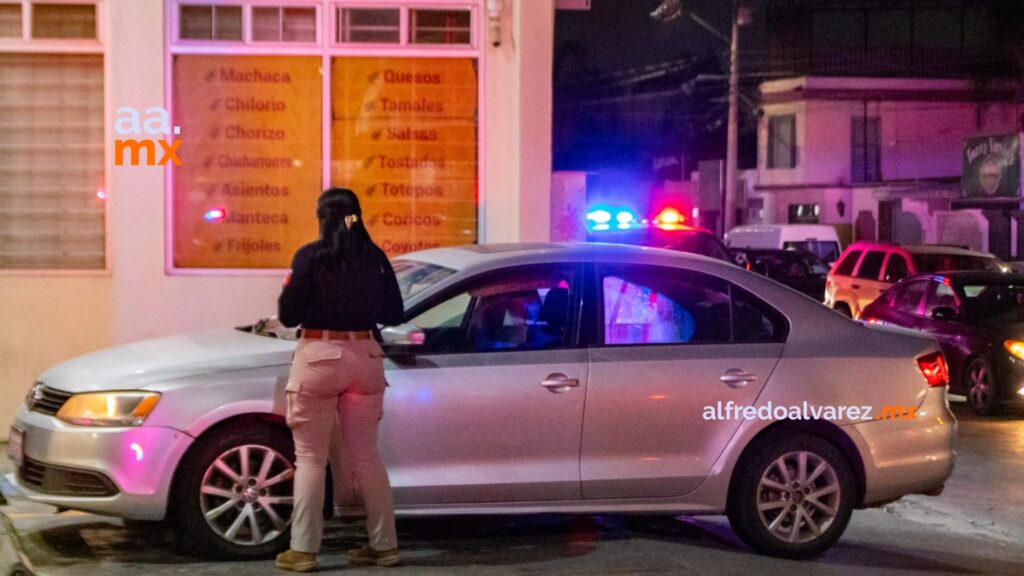 Menor de 14 años llega baleado a farmacia en Tijuana