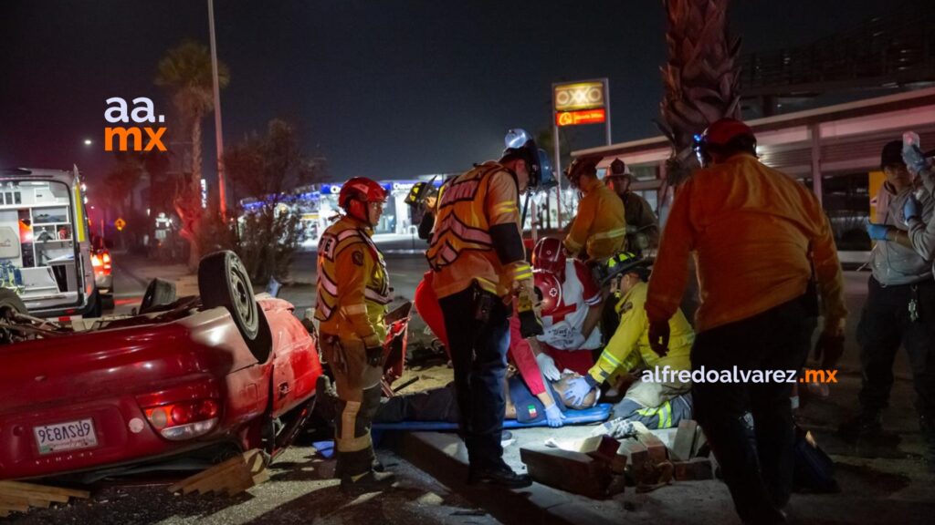 Hombre queda prensado tras volcarse en la Vía Rápida