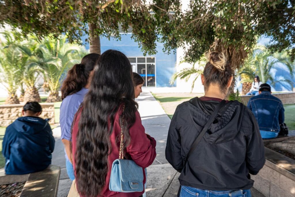 Víctimas exigen justicia tras ser engañadas con certificados falsos