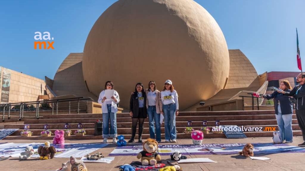 Fundación coloca peluches y mensajes en el CECUT para visibilizar el abuso sexual infantil
