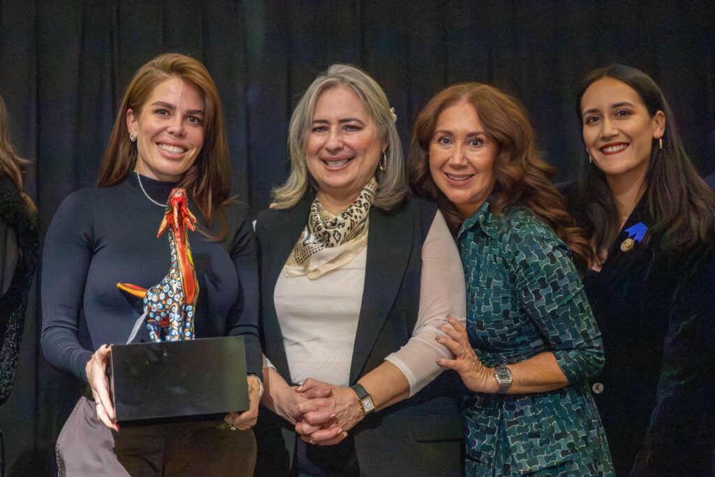 24 Artistas locales donan sus obras en subasta para el Club de Niños y Niñas de Tijuana