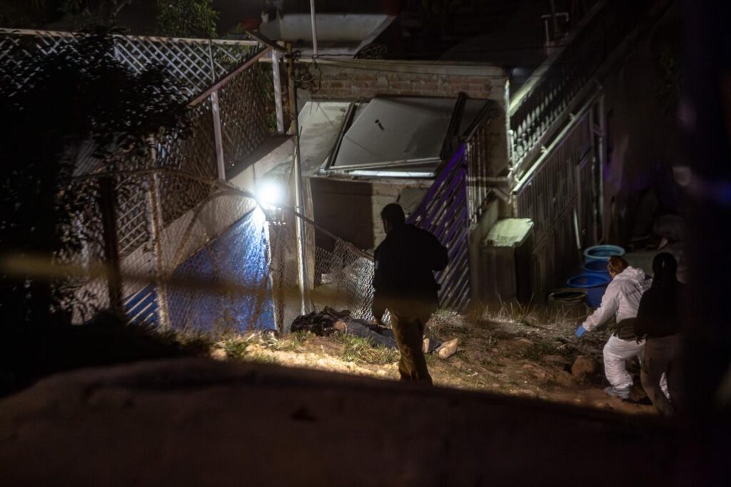 Hombre asesinado a balazos a espaldas de una taquería en Tijuana Hombre asesinado a balazos a espaldas de una taquería en Tijuana