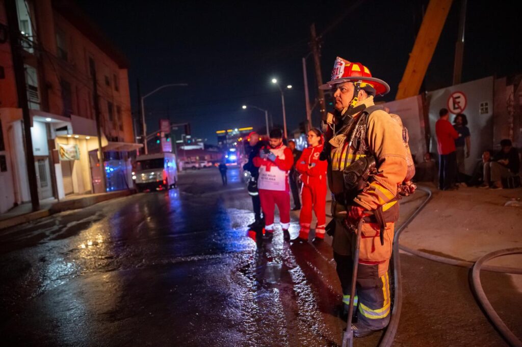 Localizan cuerpo carbonizado tras incendio en vivienda del bulevar Agua Caliente