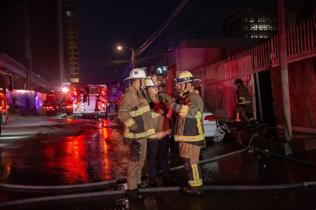 Localizan cuerpo carbonizado tras incendio en vivienda del bulevar Agua Caliente