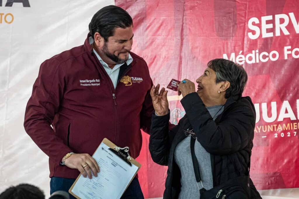 Entregan las primeras tarjetas de afiliación al programa “Tijuana Saludable”