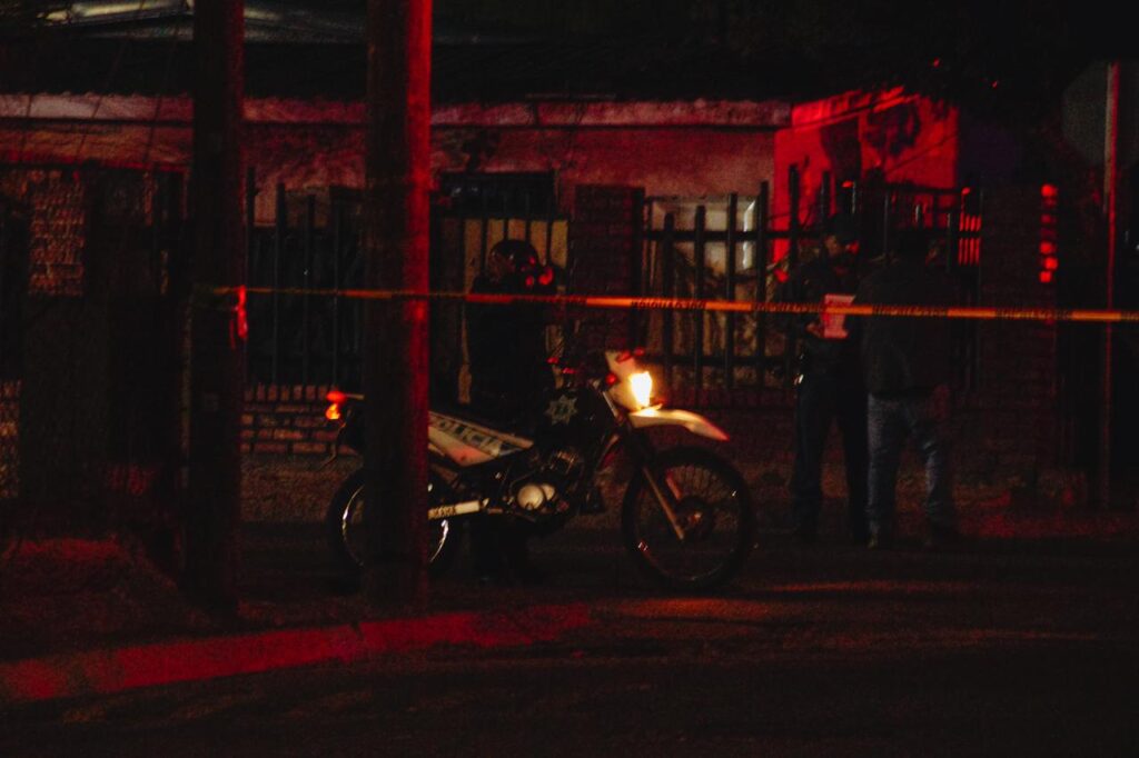 Hallan a hombre sin vida dentro de un auto en la Mártires de 1906 en Mexicali