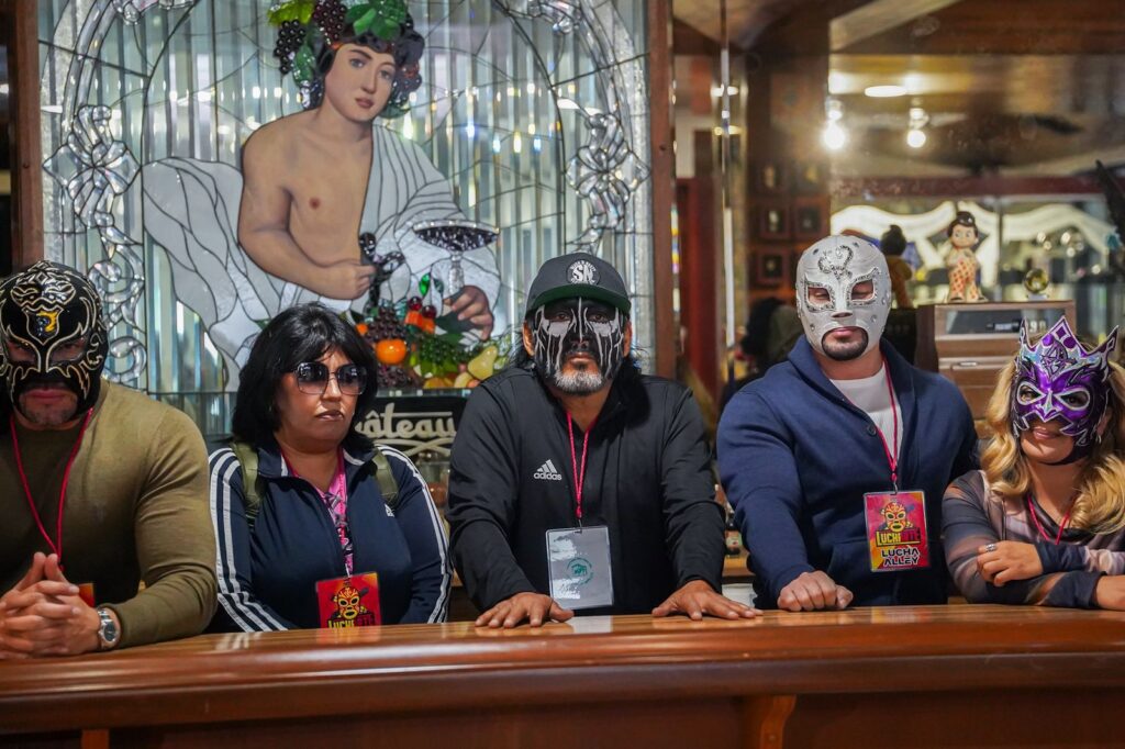 Expo Lucharte reúne a aficionados y leyendas de la lucha libre en Tijuana