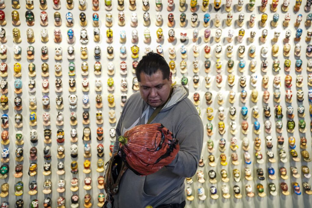 Expo Lucharte reúne a aficionados y leyendas de la lucha libre en Tijuana
