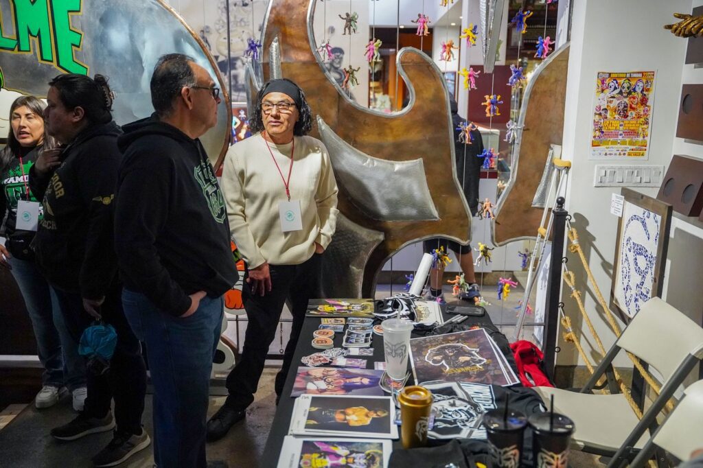 Expo Lucharte reúne a aficionados y leyendas de la lucha libre en Tijuana