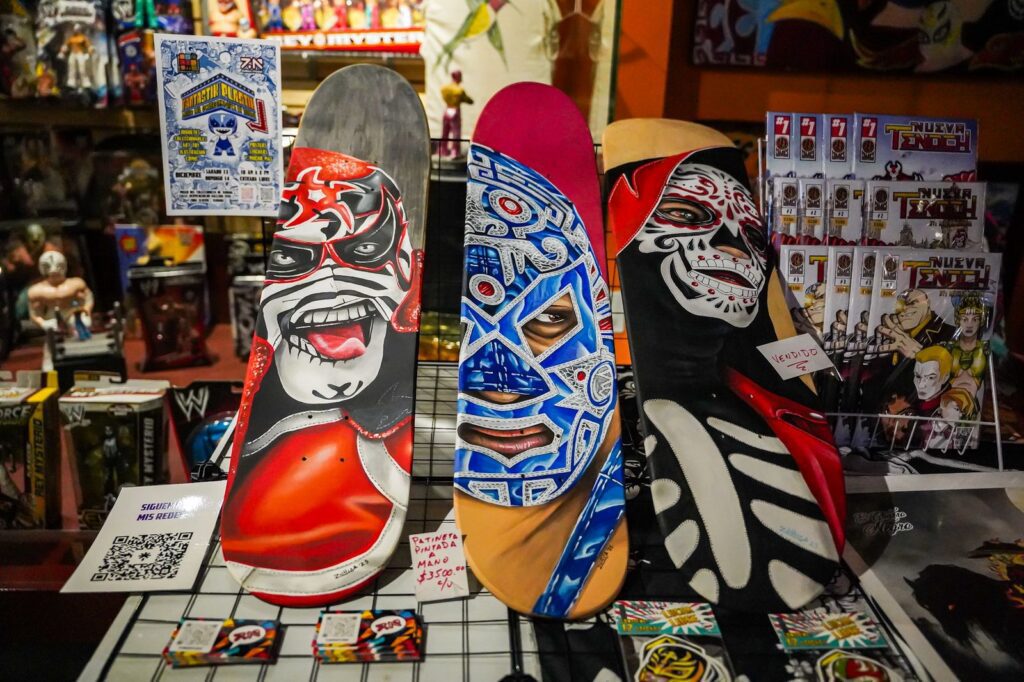 Expo Lucharte reúne a aficionados y leyendas de la lucha libre en Tijuana