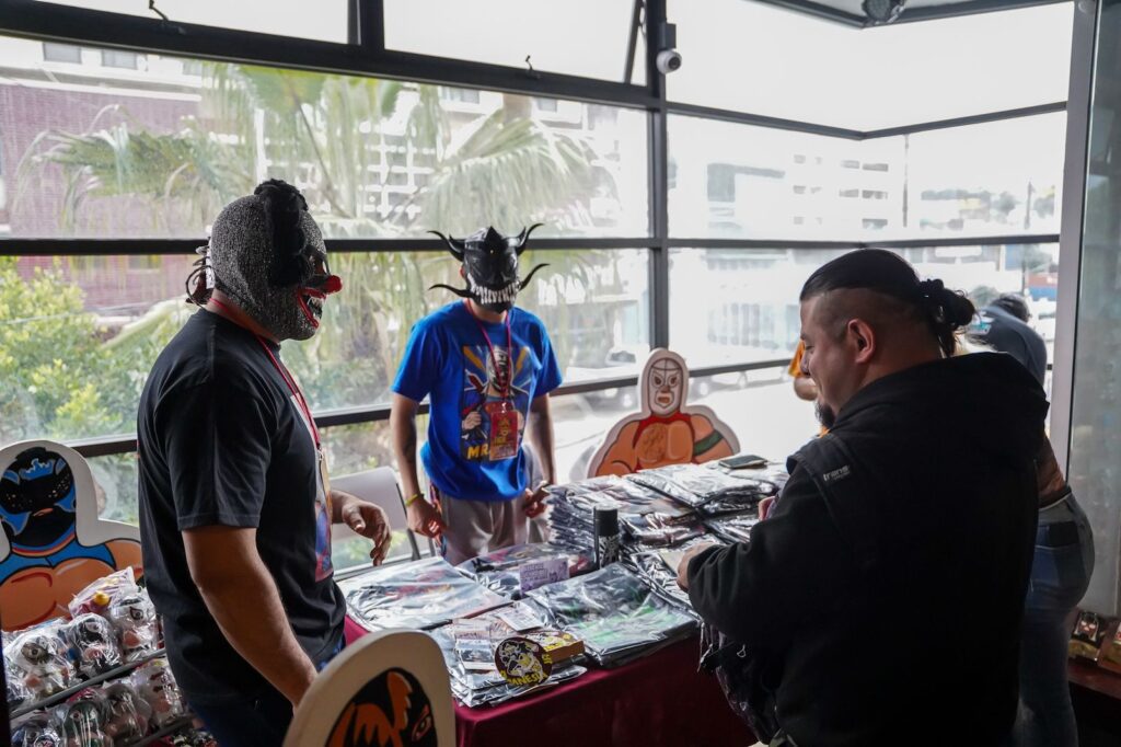 Expo Lucharte reúne a aficionados y leyendas de la lucha libre en Tijuana