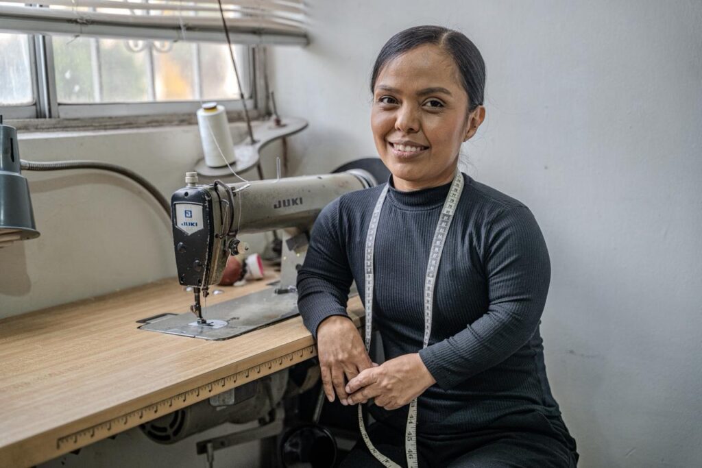 Mimy la diseñadora que da vida a los vestidos de novia en Tijuana