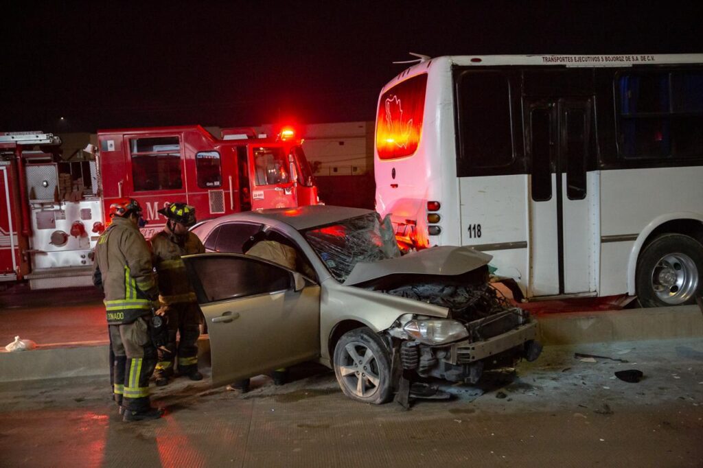 Choque entre camión y Chevrolet en el Corredor 2000 deja una mujer lesionada