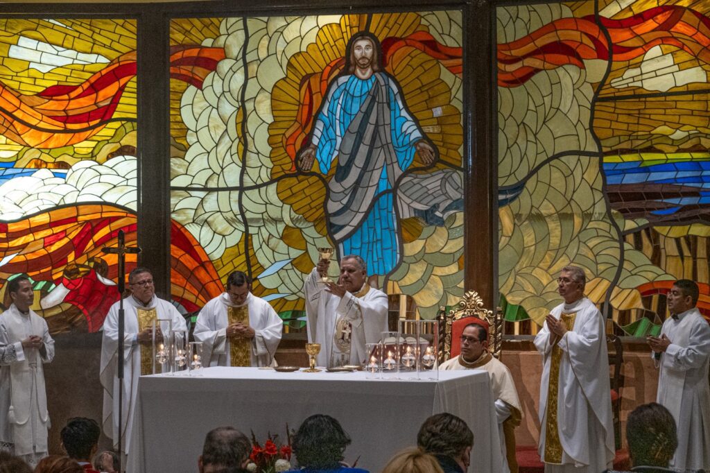 Misa por el Arzobispo Francisco Moreno Barrón reúne a la comunidad en Tijuana Misa por el Arzobispo Francisco Moreno Barrón reúne a la comunidad en Tijuana