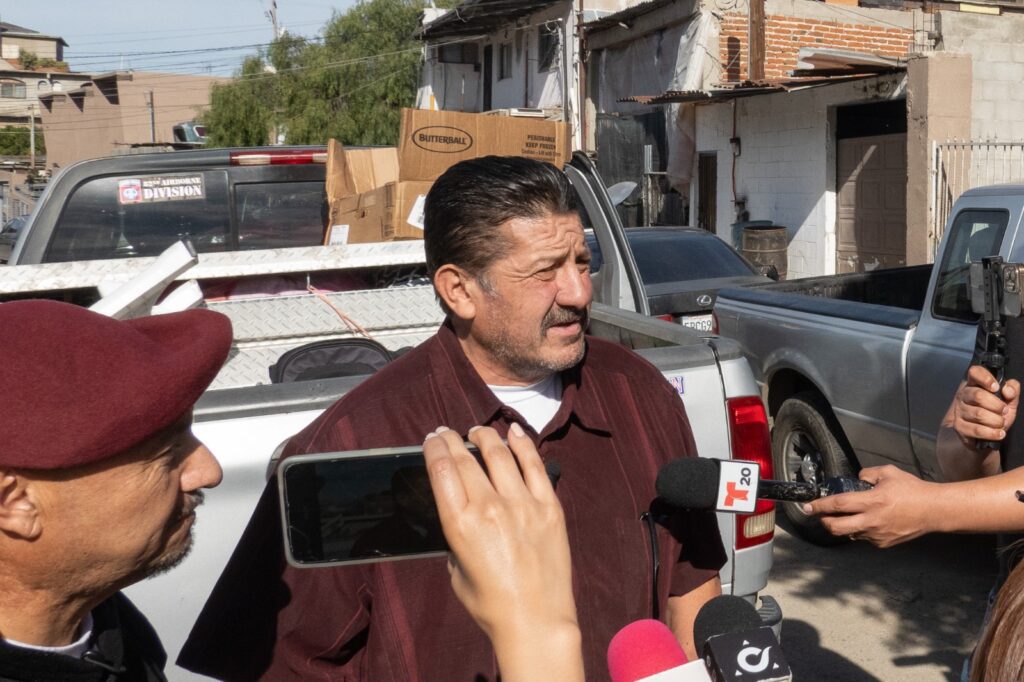 Veteranos deportados en Tijuana reciben pavos por Acción de Gracias