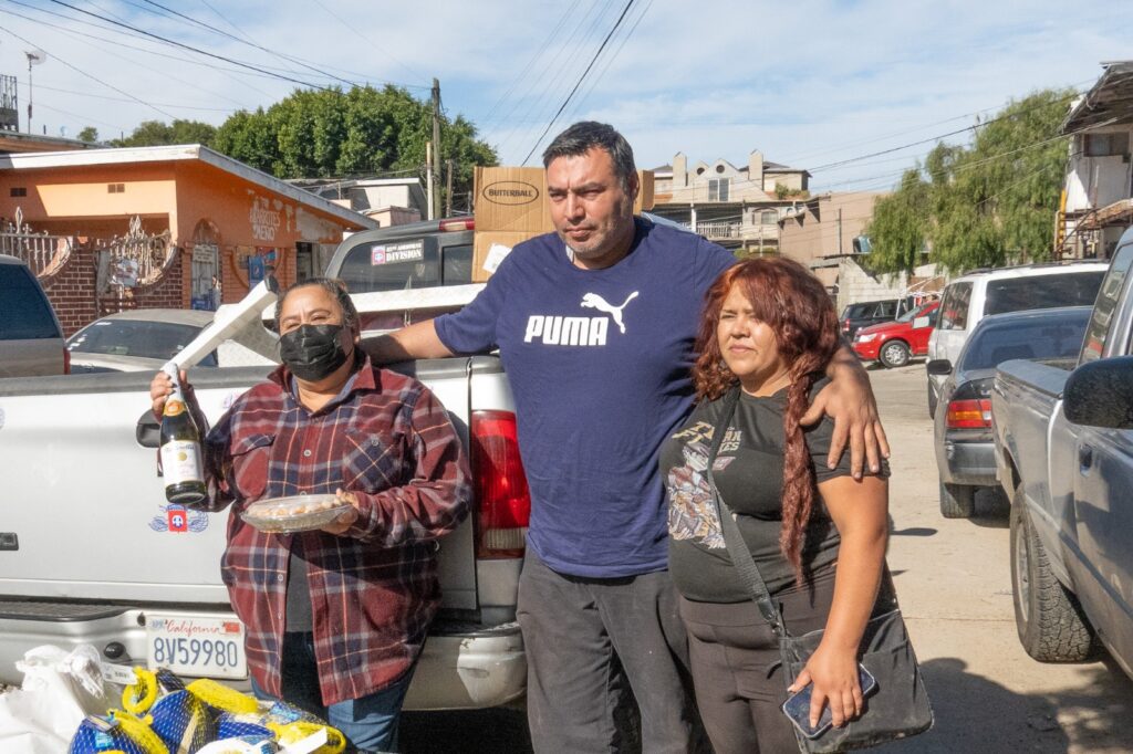 Veteranos deportados en Tijuana reciben pavos por Acción de Gracias