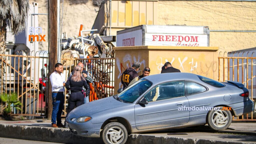 Asaltan con violencia a joven tras acudir a casa de cambio; le disparan y desatan operativo policiaco en Tijuana