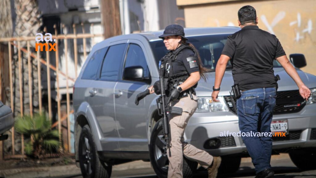 Asaltan con violencia a joven tras acudir a casa de cambio; le disparan y desatan operativo policiaco en Tijuana