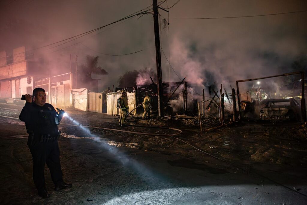 Incendio en Camino Verde consume 5 viviendas; muere adulto mayor