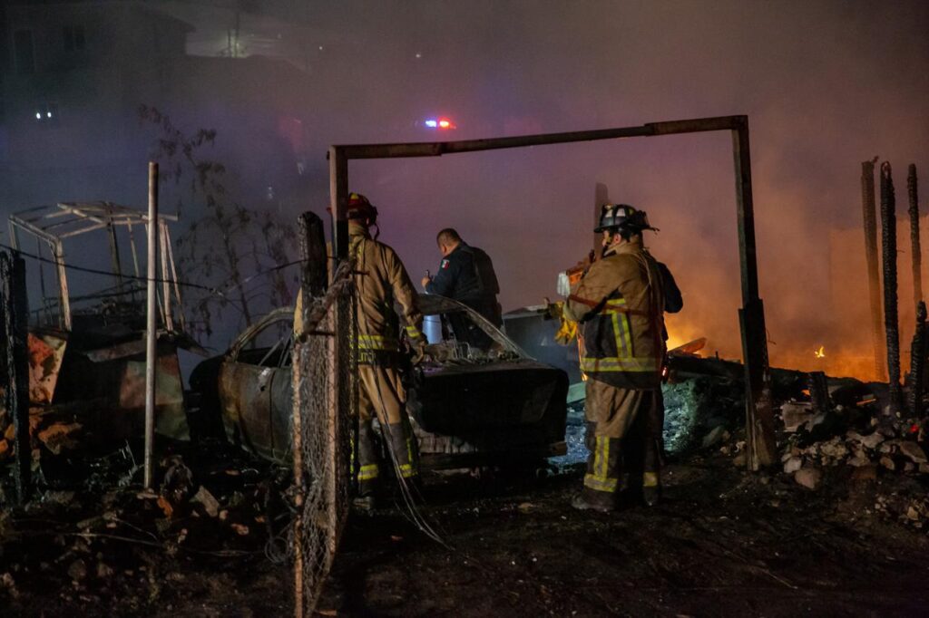 Incendio en Camino Verde consume 5 viviendas; muere adulto mayor