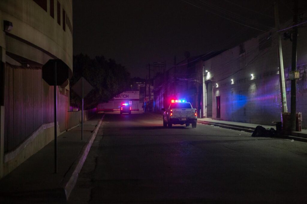 Pareja atacada a balazos tras salir del penal de La Mesa; mujer grave