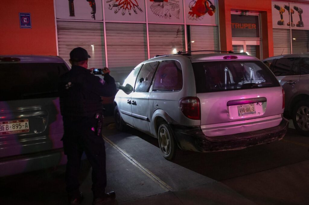 Pareja atacada a balazos tras salir del penal de La Mesa; mujer grave