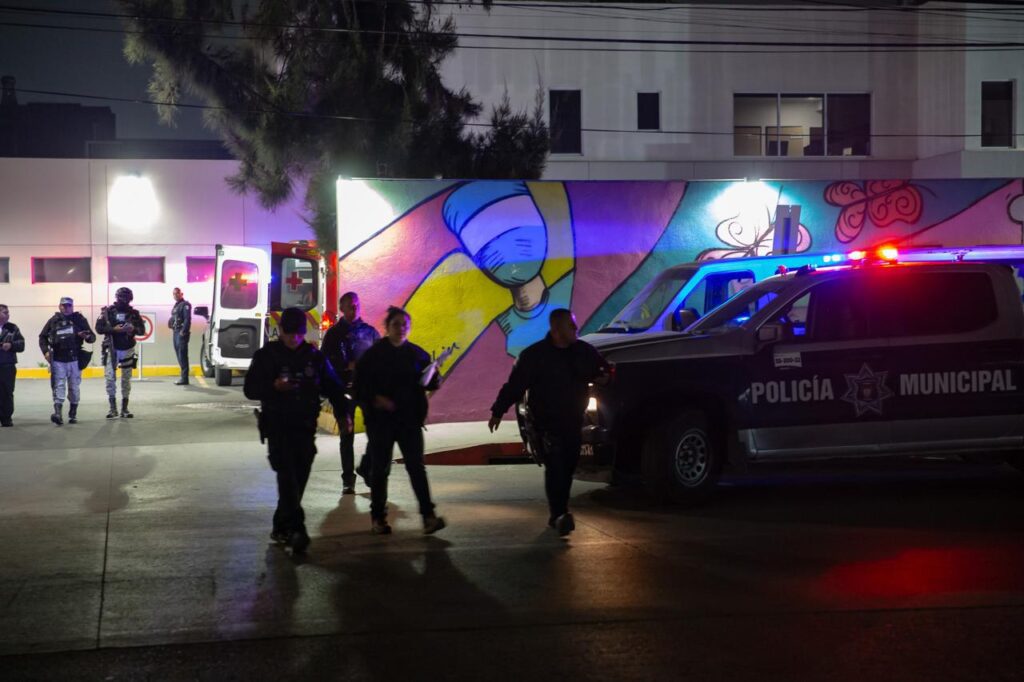 Pareja atacada a balazos tras salir del penal de La Mesa; mujer grave
