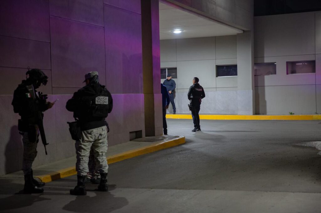 Pareja atacada a balazos tras salir del penal de La Mesa; mujer grave
