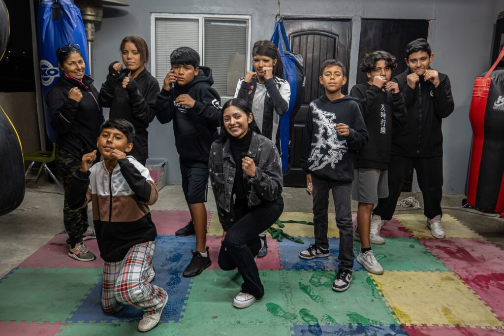 Boxeadora tijuanense inspira a la niñez y busca ser campeona mundial