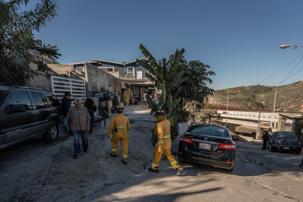 Evacúan viviendas por deslizamiento en la colonia Libertad