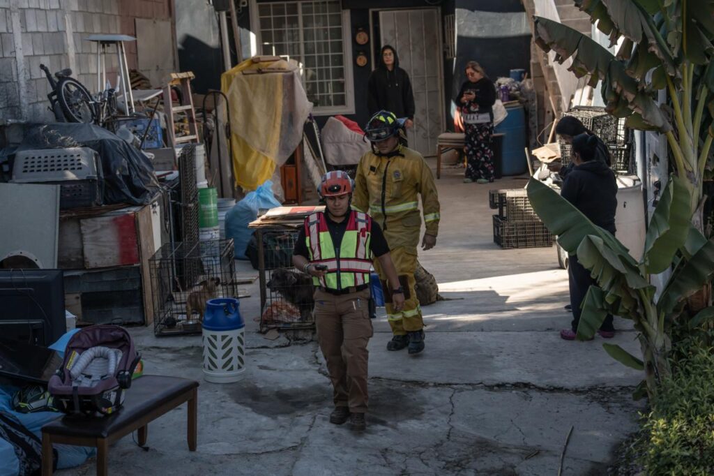 Evacúan viviendas por deslizamiento en la colonia Libertad