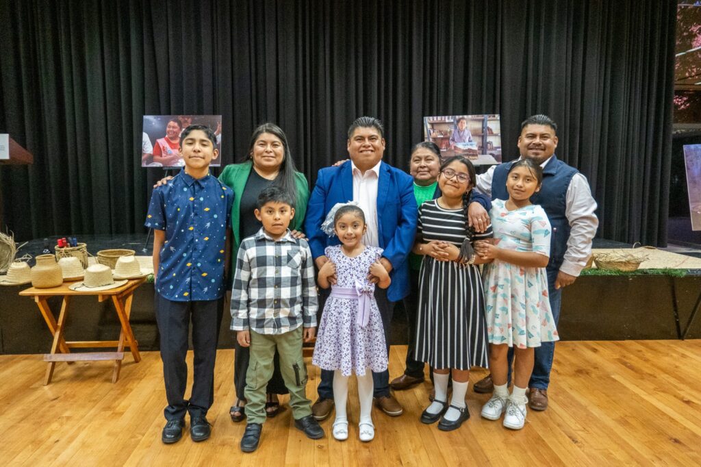 Presentan en Tijuana el libro “OaxaCaliforniano”