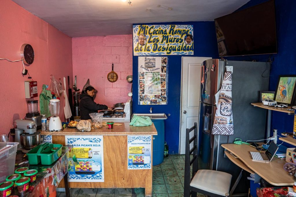 Comida Calientita: proyecto en Tijuana que alimenta migrantes busca apoyo