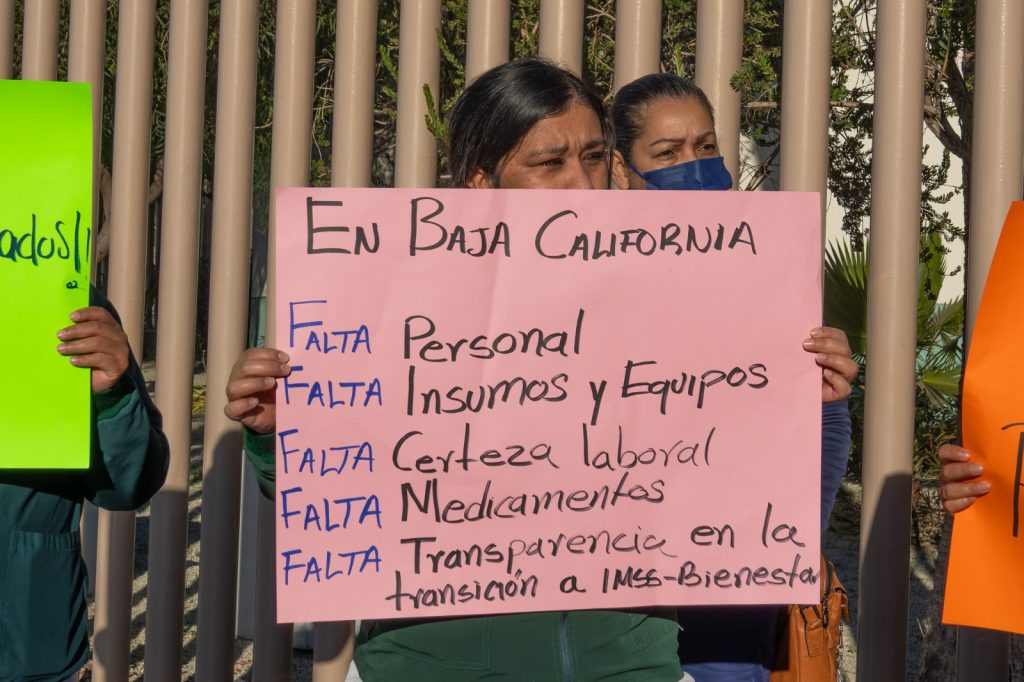 Protestan por despidos en el Hospital Materno Infantil de Tijuana