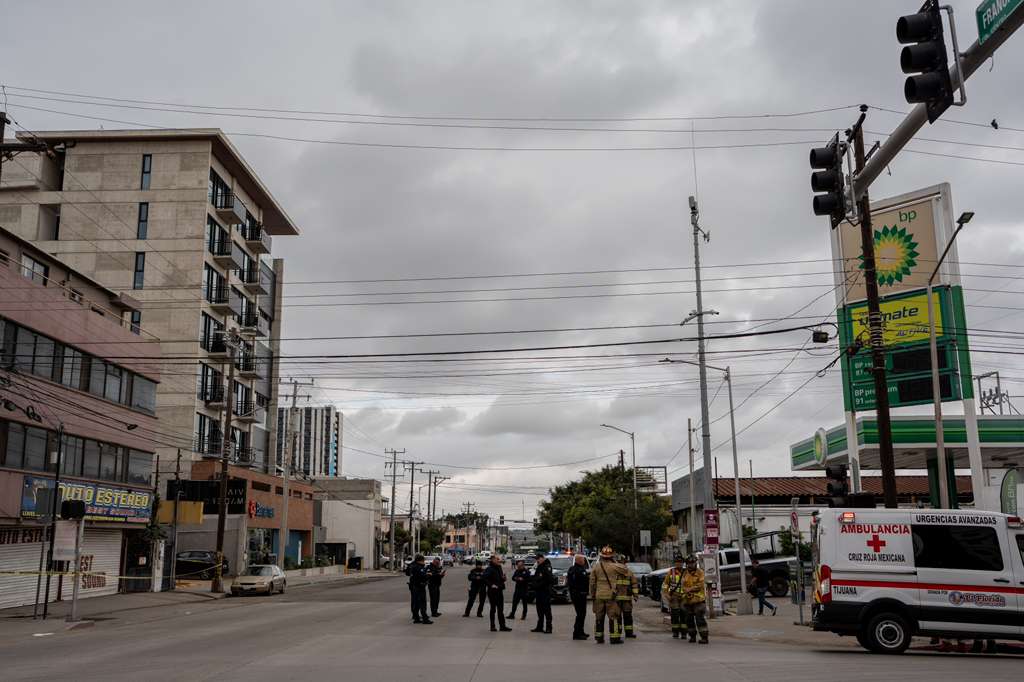 Explosión en alcantarillas moviliza a Bomberos en Zona Centro de Tijuana