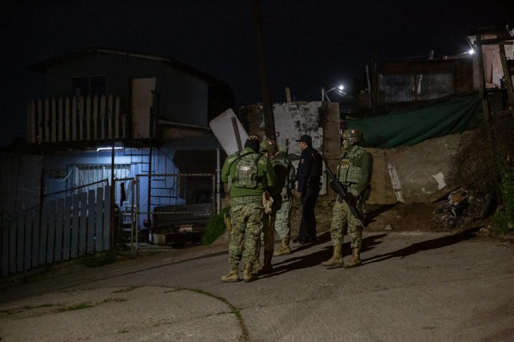 Cuerpo envuelto en cobija en colonia Herrera moviliza a autoridades en Tijuana
