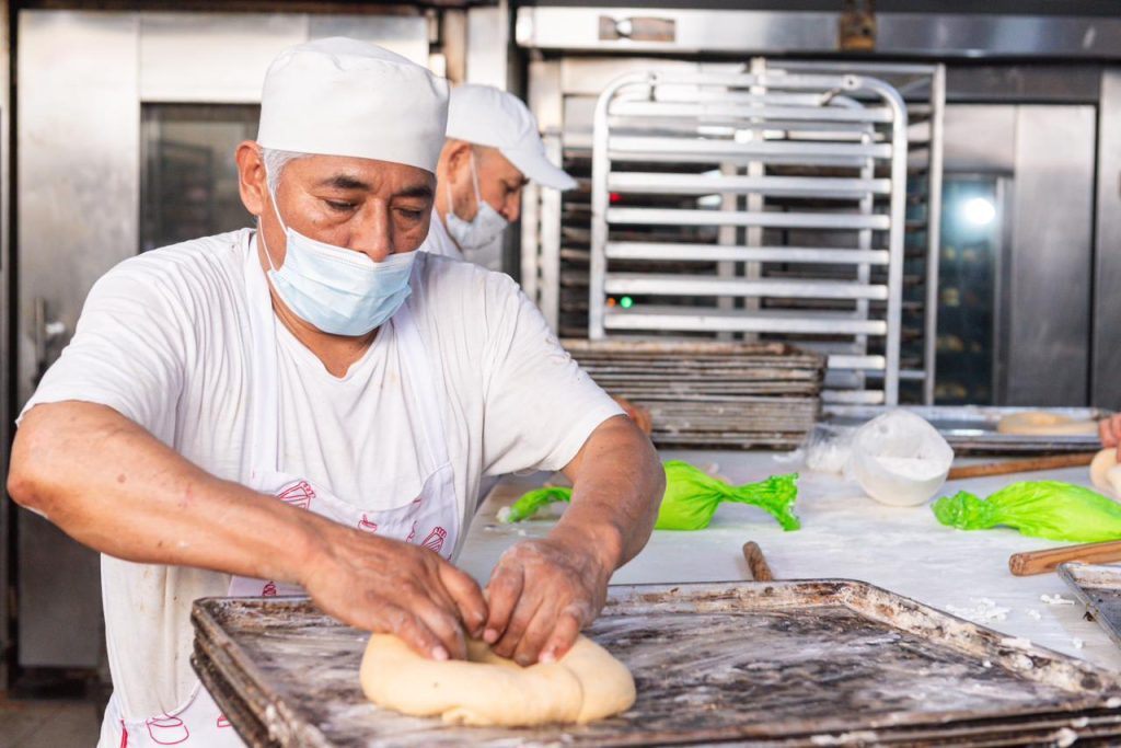 Rosca de Reyes: elegir panaderías locales mantiene viva la tradición en Tijuana Rosca de Reyes: elegir panaderías locales mantiene viva la tradición en Tijuana