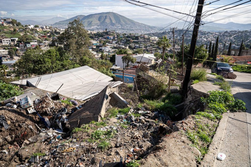 Grietas en la colonia Reforma alertan a vecinos por riesgo a sus viviendas