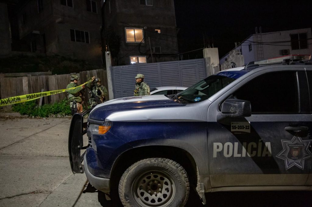 Cuerpo envuelto en cobija en colonia Herrera moviliza a autoridades en Tijuana