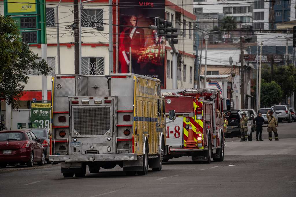 Explosión en alcantarillas moviliza a Bomberos en Zona Centro de Tijuana