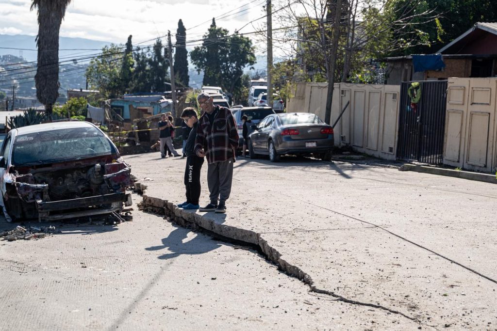 Grietas en la colonia Reforma alertan a vecinos por riesgo a sus viviendas
