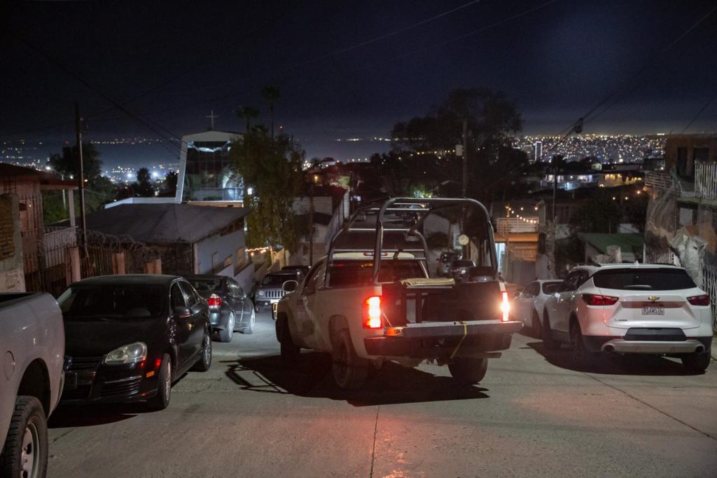 Cuerpo envuelto en cobija en colonia Herrera moviliza a autoridades en Tijuana
