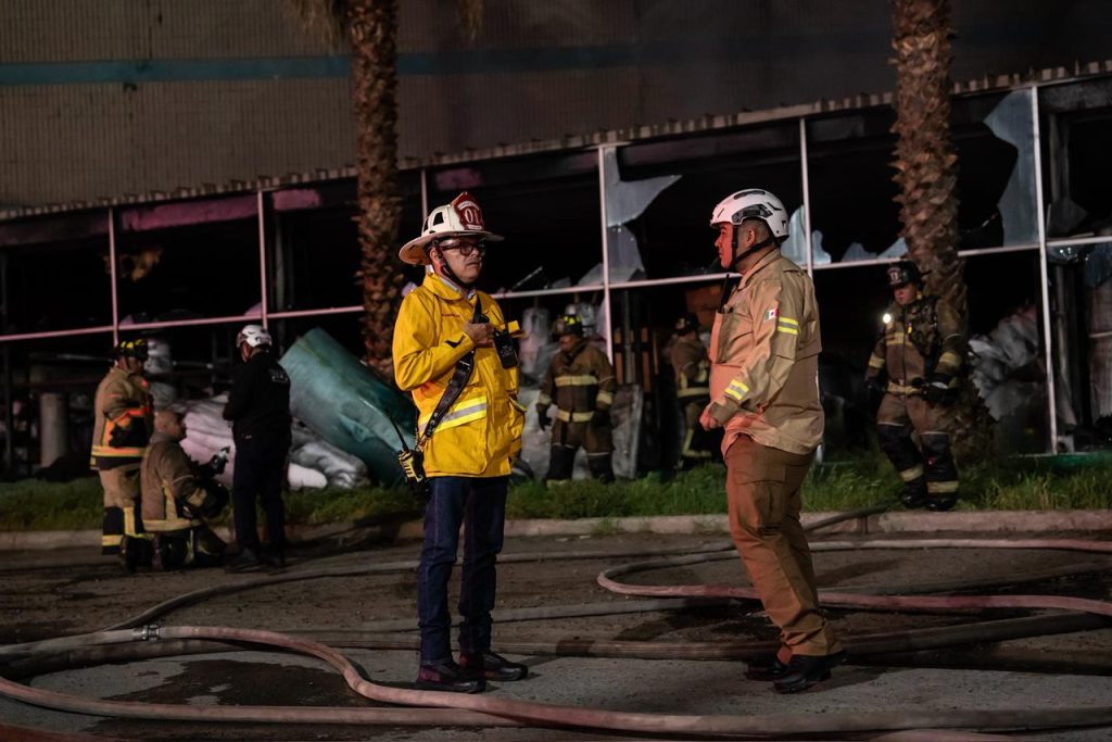 Incendio en fábrica de foam en El Florido moviliza a Bomberos de Tijuana