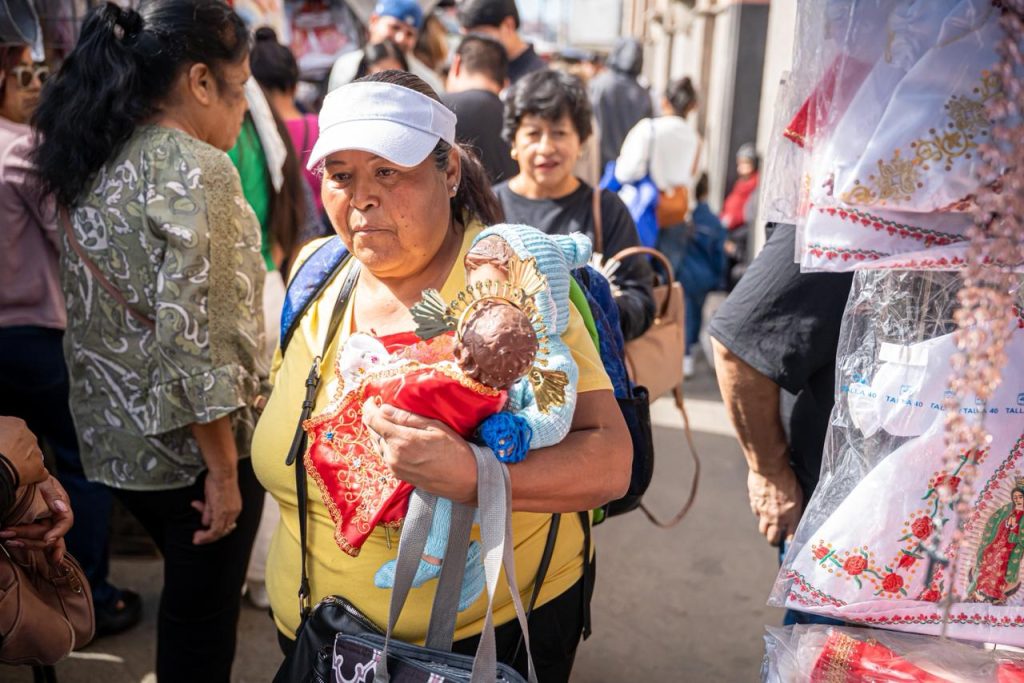 Feligreses acuden a bendecir al Niño Dios en el Santuario de Tijuana