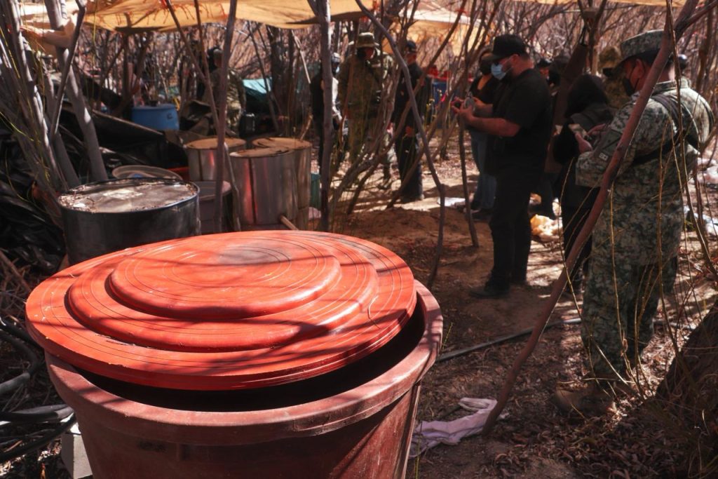 Aseguran laboratorio clandestino de metanfetamina en San Pedro Mártir