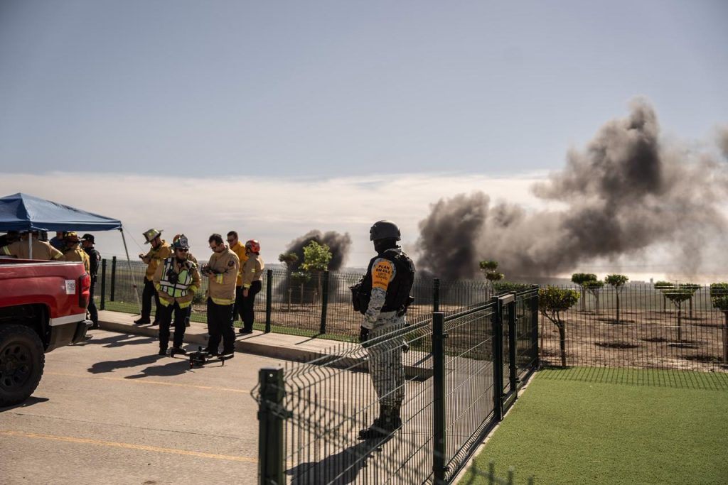 Explosión de ducto de Pemex en Rosarito provoca incendio y evacuación
