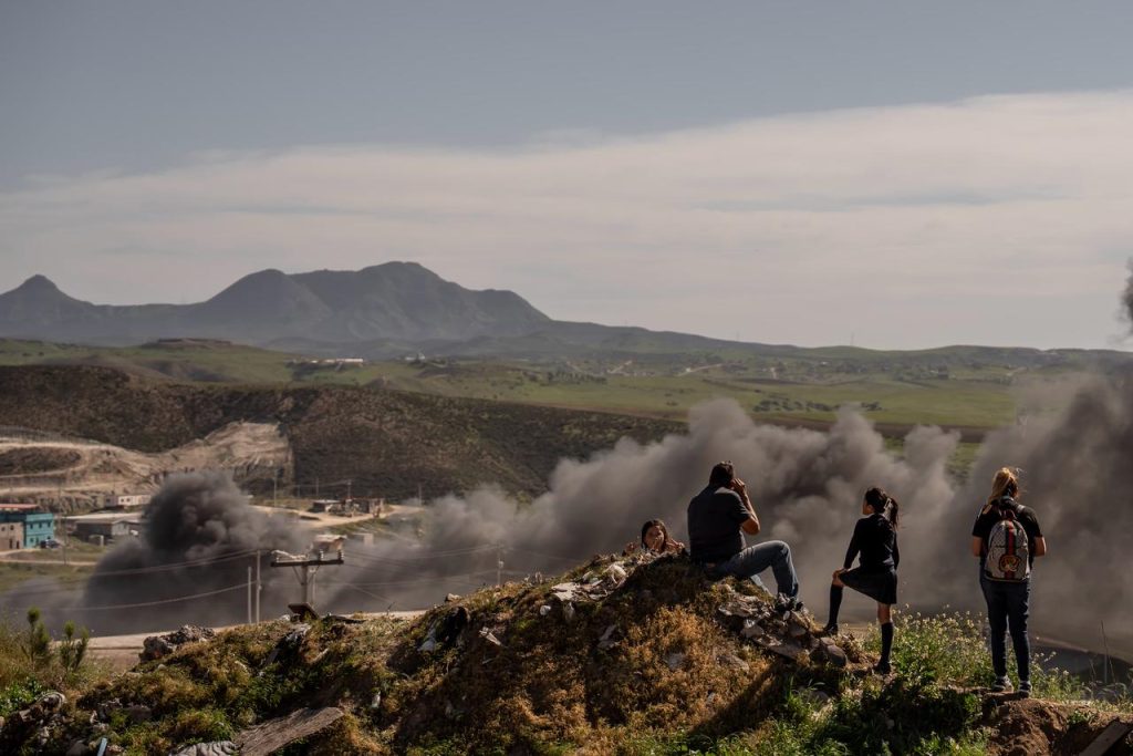 Explosión de ducto de Pemex en Rosarito provoca incendio y evacuación