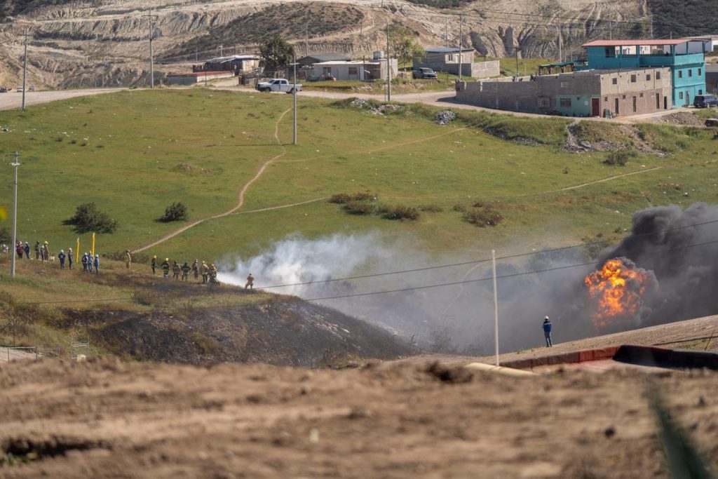 Explosión de ducto de Pemex en Rosarito provoca incendio y evacuación