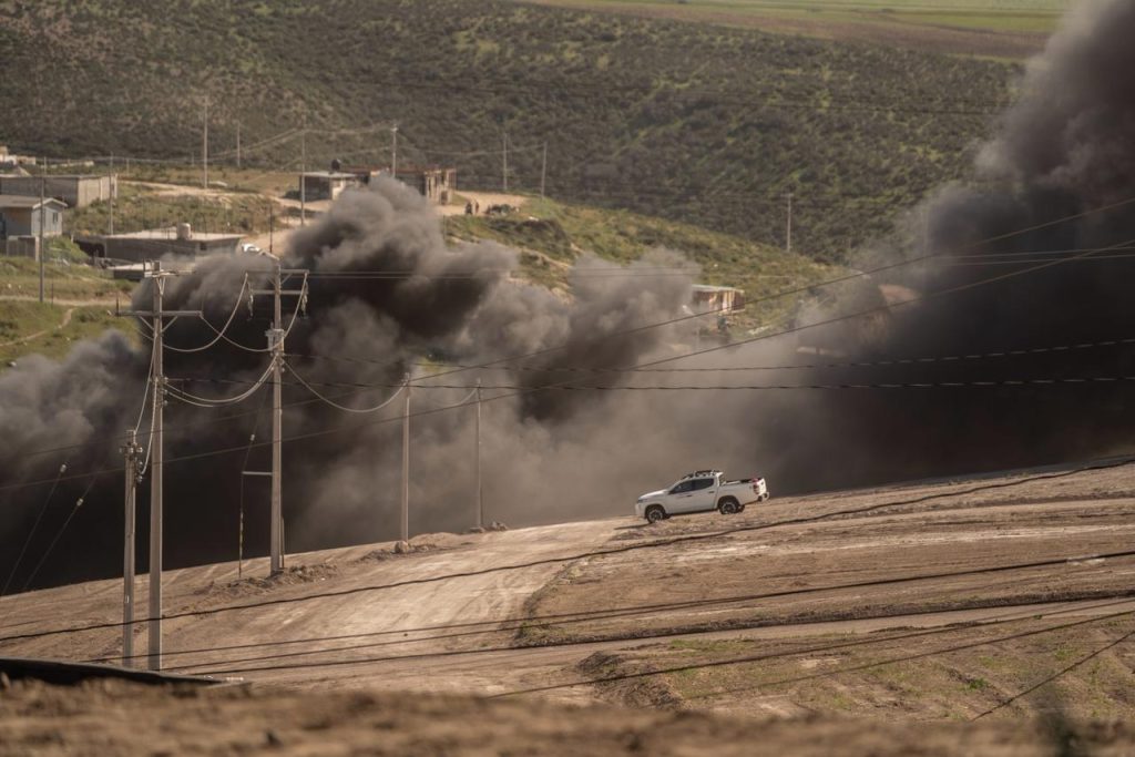 Explosión de ducto de Pemex en Rosarito provoca incendio y evacuación