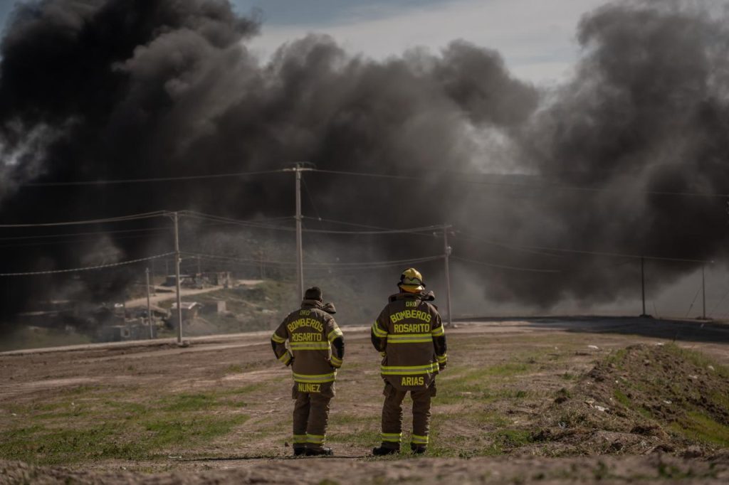 Explosión de ducto de Pemex en Rosarito provoca incendio y evacuación